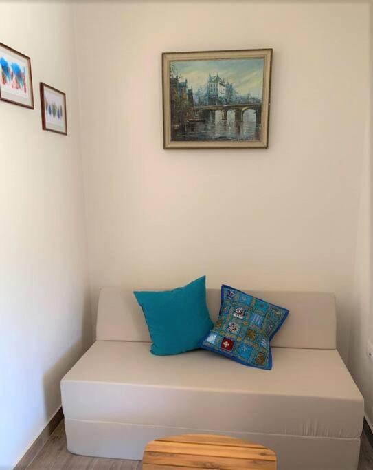 Cute Studio-apartment Near The Apartment *